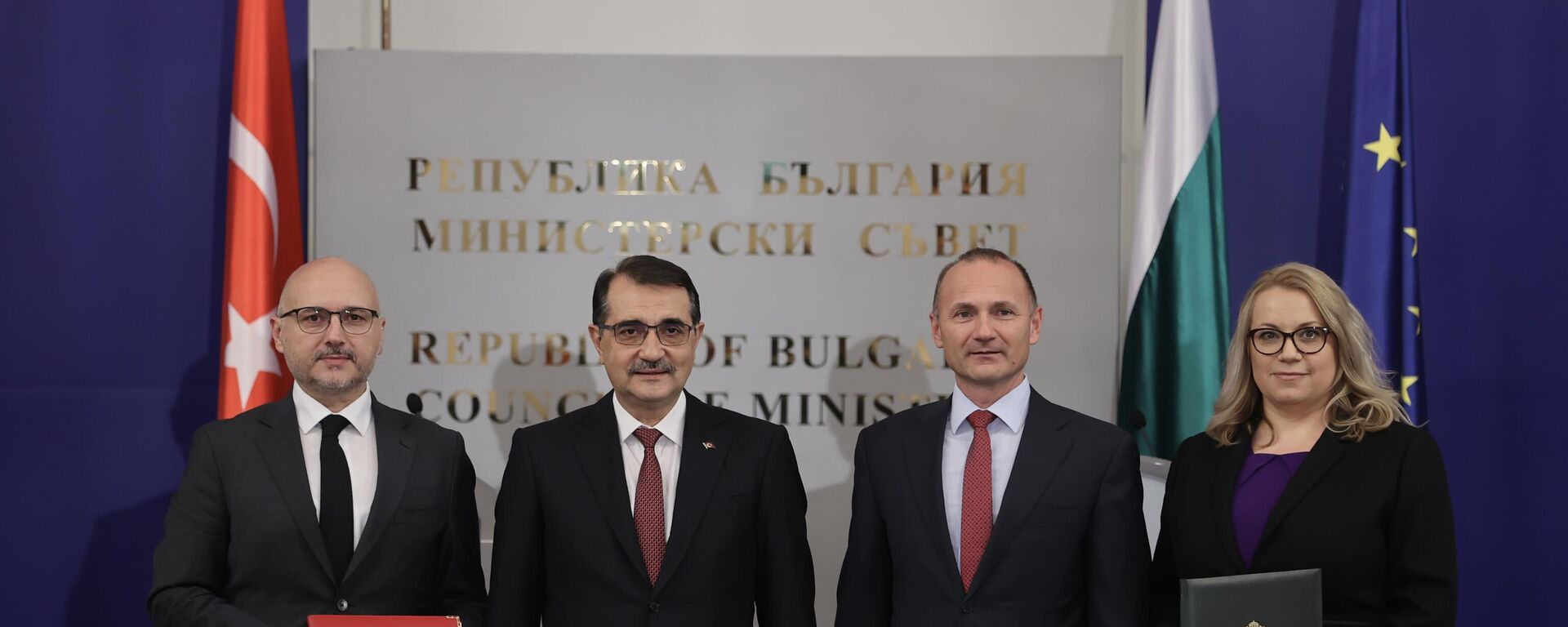 Türkiye ile Bulgaristan arasında yılda yaklaşık 1.5 milyar metreküpe kadar doğalgaz transferi sağlayacak işbirliği anlaşması imzalandı. - Sputnik Türkiye, 1920, 03.01.2023
