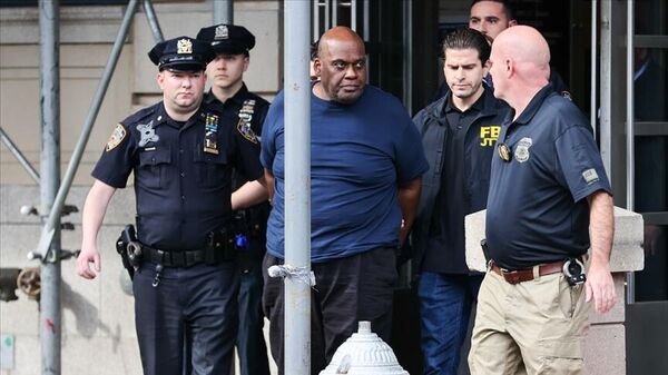 ABD'nin New York şehri metrosunda, nisan 2022’de düzenlediği silahlı saldırıda 10 kişiyi yaralayan Frank James adlı saldırgan, çıkarıldığı mahkemede suçunu itiraf etti. - Sputnik Türkiye