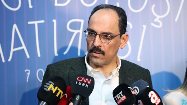 Cumhurbaşkanlığı Sözcüsü İbrahim Kalın, İlim Yayma Vakfınca Sabahattin Zaim Üniversitesi Halkalı Kampüsü'nde düzenlenen lisansüstü öğrenci buluşması etkinliği sonrasında gazetecilerin gündeme ilişkin sorularını yanıtladı.
 - Sputnik Türkiye