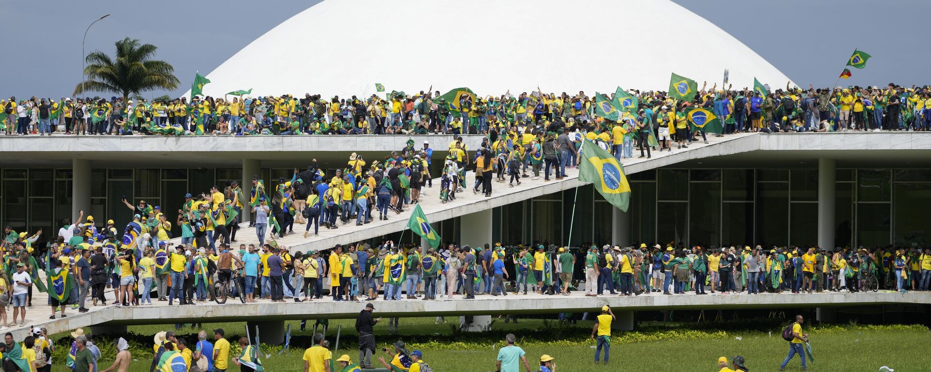 Brezilya'da eski Devlet Başkanı Jair Bolsonaro destekçisi yüzlerce kişi, Ulusal Kongre'ye baskın düzenledi. - Sputnik Türkiye, 1920, 08.01.2023