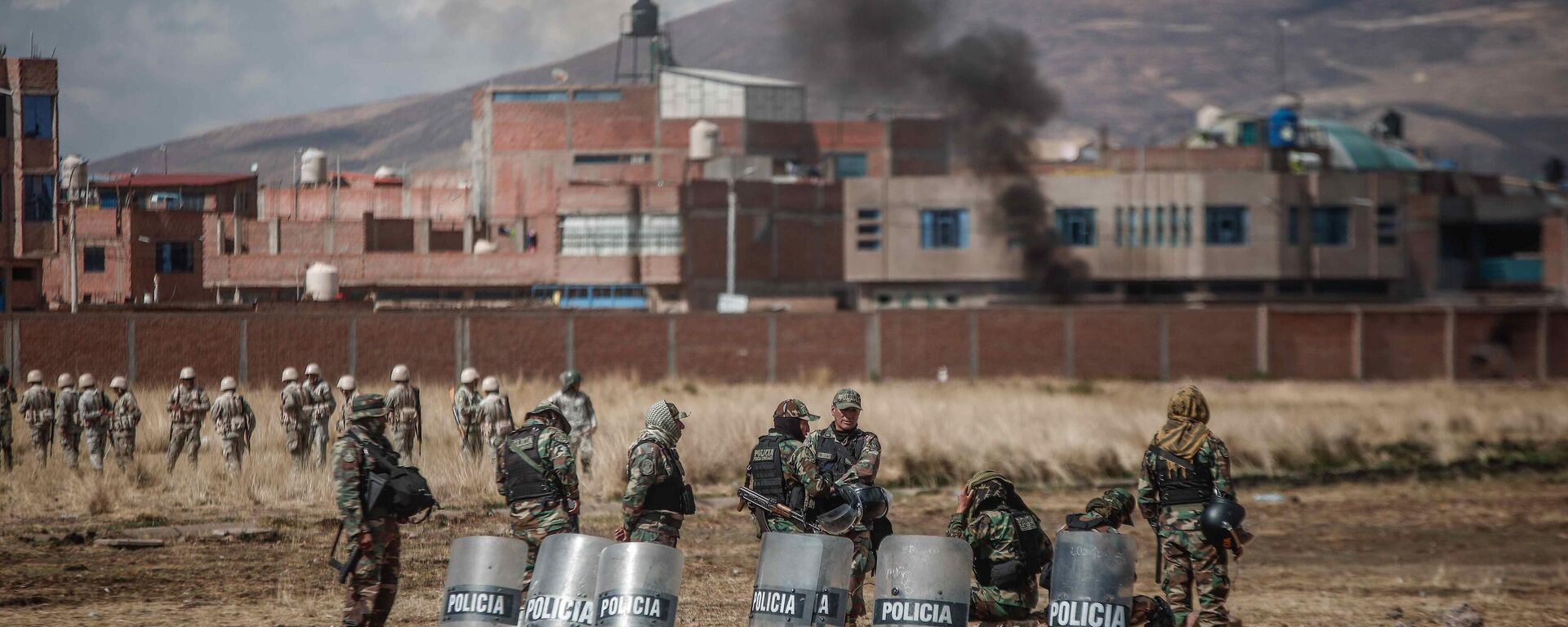 Peru'da Cumhurbaşkanı Dina Boluarte'nin istifa etmesini ve erken seçime gidilmesini talep eden protestocular ile güvenlik güçleri arasında yaşanan çatışmalarda ölü sayısı 47'ye çıktı. - Sputnik Türkiye, 1920, 11.01.2023