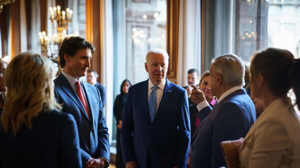 ABD Başkanı Joe Biden, Meksika Devlet Başkanı Andres Manuel Lopez Obrador ve Kanada Başbakanı Justin Trudeau’nun Mexico City’de bir araya geldiği Kuzey Amerika Liderler Zirvesi  - Sputnik Türkiye