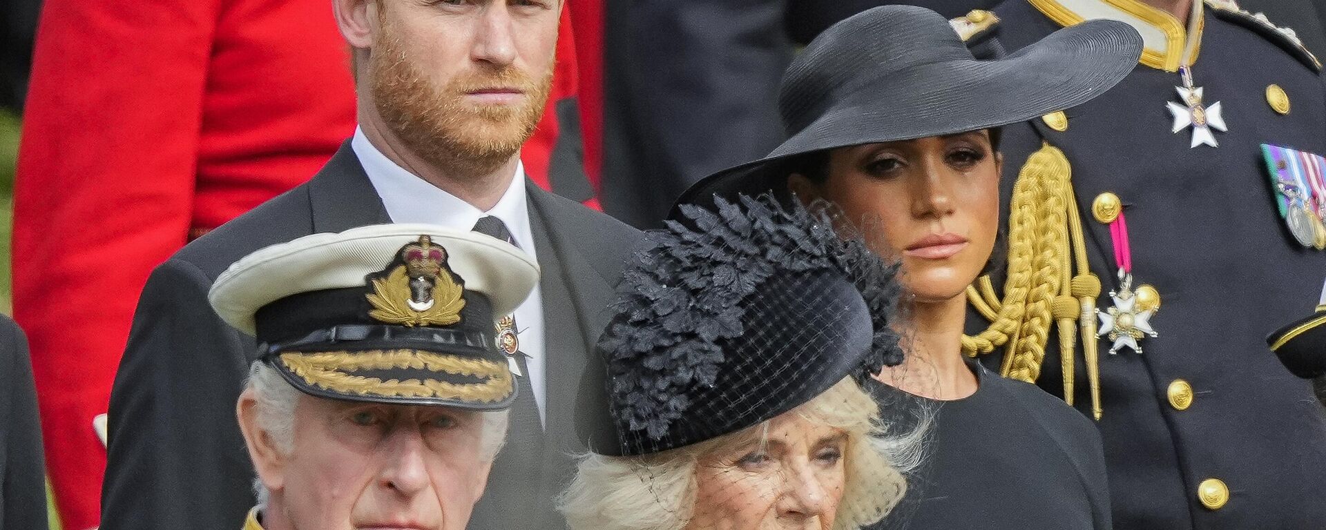 İngiltere Prensi Harry ile eşi Meghan Markle, İngiltere Kralı 3. Charles ve eşi Camilla - Sputnik Türkiye, 1920, 02.03.2023