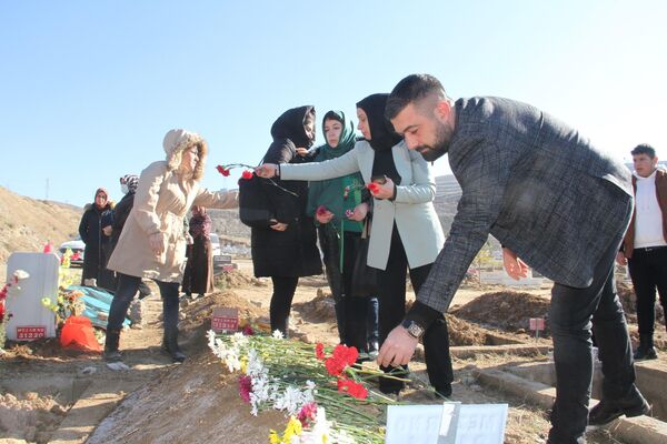 Edinilen bilgiye göre, doğuştan ağır zihinsel engelli Zühal G. (12), Erzurum&#x27;dan Elazığ&#x27;daki bir bakımevine nakledildi. Beslenme sorunu olan ve kısa süre kaldığı bakımevinden hastaneye kaldırılarak tedavi altına çocuğun midesinden PEG ile beslenmesine devam edildi.   - Sputnik Türkiye