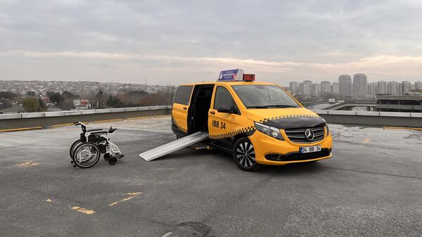 İstanbul'da kullanılacak yeni taksi prototipi tanıtıldı: Yolcu ve şoför için panik butonu bulunacak - Sputnik Türkiye