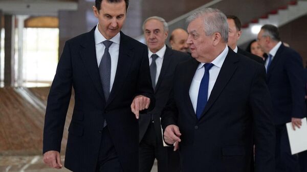 Suriye Devlet Başkanı Beşar Esad - Rusya Devlet Başkanı Vladimir Putin'in Suriye Özel Temsilcisi Aleksandr Lavrentyev - Sputnik Türkiye