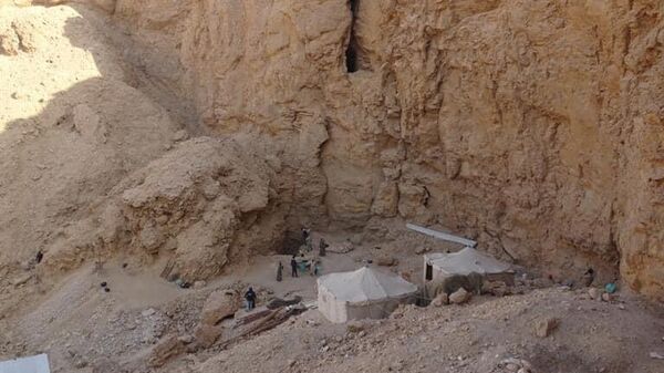  Mısır'ın güney kesimindeki Luksor kentinde 3 bin 500 yıl öncesine ait bir firavun mezarı buldu. - Sputnik Türkiye