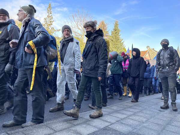 Lützerath&#x27;daki madenlerin genişletilme kararını protesto etmek için Kuzey Ren Vestfalya (KRV) eyaletinin farklı bölgelerinde de çevreciler, protestolar ve eylemler gerçekleştirdi. - Sputnik Türkiye