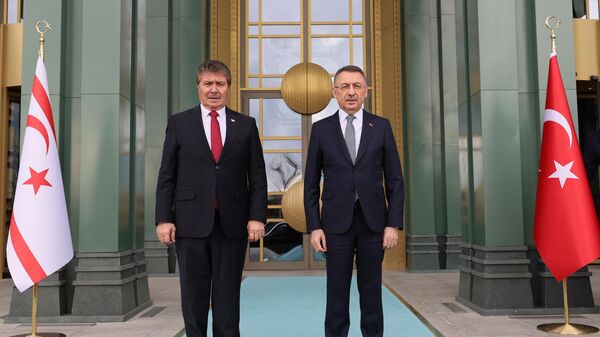 Cumhurbaşkanı Yardımcısı Fuat Oktay,  Kuzey Kıbrıs Başbakanı Ünal Üstel  - Sputnik Türkiye