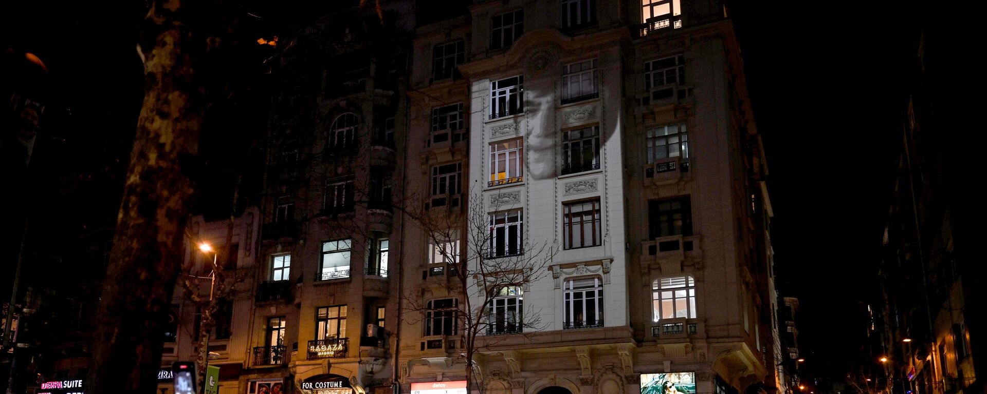 Hrant Dink'in silüeti eski Agos gazetesi binasına yansıtıldı - Sputnik Türkiye, 1920, 19.01.2023