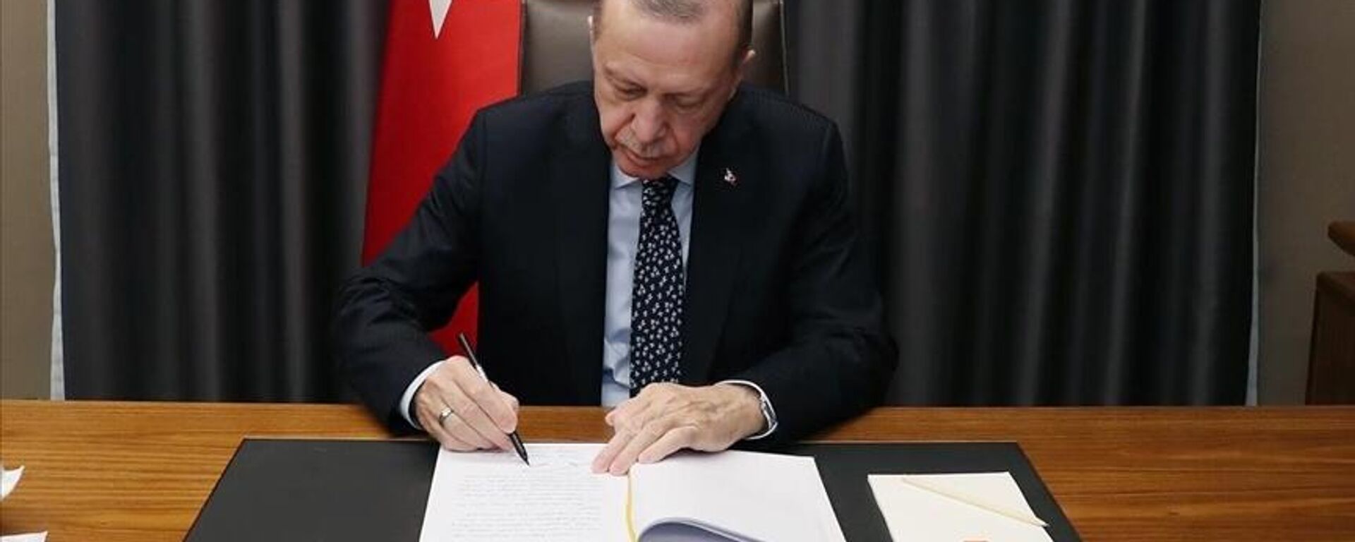 Cumhurbaşkanı Recep Tayyip Erdoğan - imza - Resmi Gazete - Sputnik Türkiye, 1920, 02.07.2024