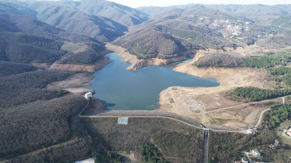 Yalova'nın içme ve kullanma suyu kaynağı Gökçe Barajı'nda su seviyesinin yüzde 15'e düştüğü bildirildi.
 - Sputnik Türkiye