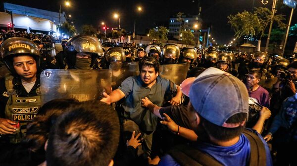 Peru’da devam eden hükümet karşıtı protestolarda hayatını kaybedenlerin sayısı 53'e yükseldi. - Sputnik Türkiye