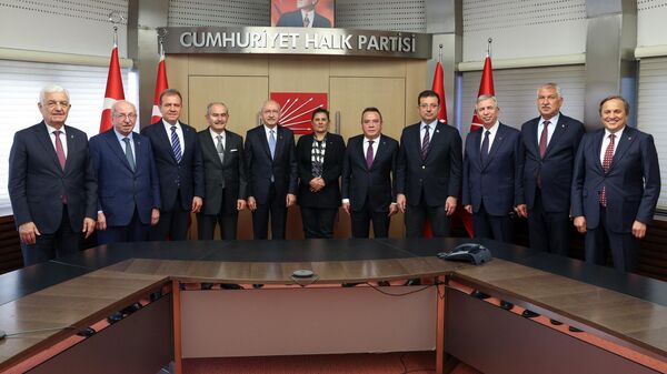 
Cumhuriyet Halk Partisi (CHP) Genel Başkanı Kemal Kılıçdaroğlu, Altılı Masa toplantısı öncesi CHP'li Belediye Başkanları ile görüştü. - Sputnik Türkiye