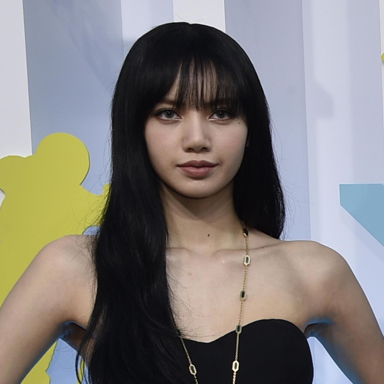BLACKPINK ×  LISA BLACKPINK grubu üyesi Lisa, solo kariyerinde üç Guinness rekorunu