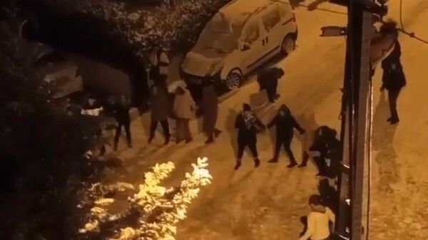 Ankara’da kar yağışı halayla kutlandı - Sputnik Türkiye