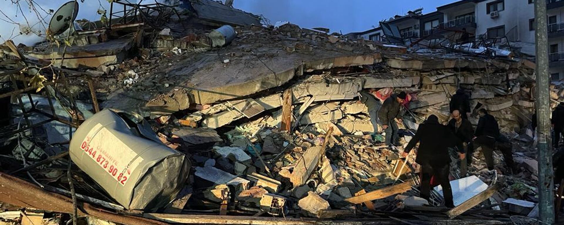 AFAD: 100 ve üzeri Gal'de yıkım beklenir, Kahramanmaraş'taki depremin ivmesi 664 Gal - Sputnik Türkiye, 1920, 06.02.2023