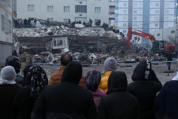 Sarsıntı Kahramanmaraş'ın yanı sıra Gaziantep, Malatya, Batman, Bingöl, Elazığ, Kilis, Diyarbakır, Mardin, Siirt, Şırnak, Van, Muş, Bitlis, Hakkari, Adana, Osmaniye ve Hatay'da da hissedildi. - Sputnik Türkiye