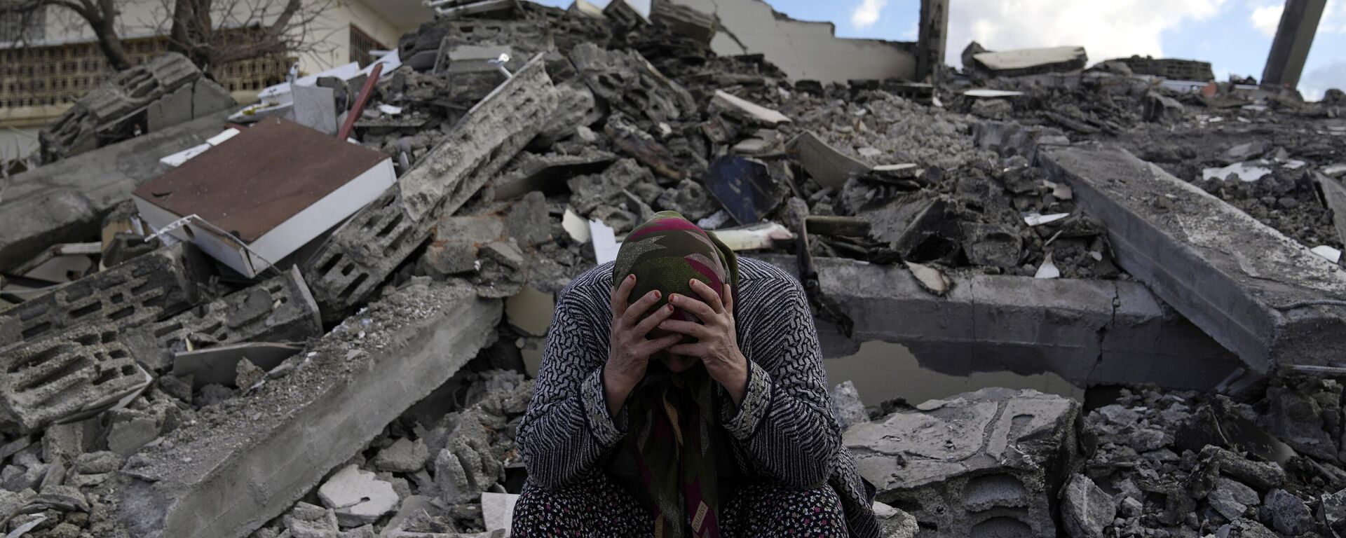 Kahramanmaraş merkezli, 10 ili etkileyen 7,7 ve 7,6 büyüklüğündeki deprem, Osmaniye'nin Nurdağı ilçesinde de yıkıma neden oldu. - Sputnik Türkiye, 1920, 10.02.2023