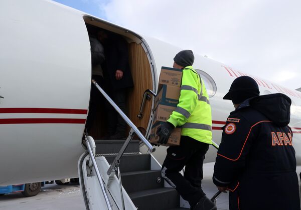 Deprem bölgesinde görevlendirildikten sonra Ankara&#x27;dan havalanan 2 uçak Adıyaman ve Kahramanmaraş&#x27;a yardım malzemelerini ve ekipleri ulaştırdı. - Sputnik Türkiye
