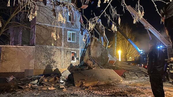 Обрушение подъезда жилого дома в Ефремове - Sputnik Türkiye