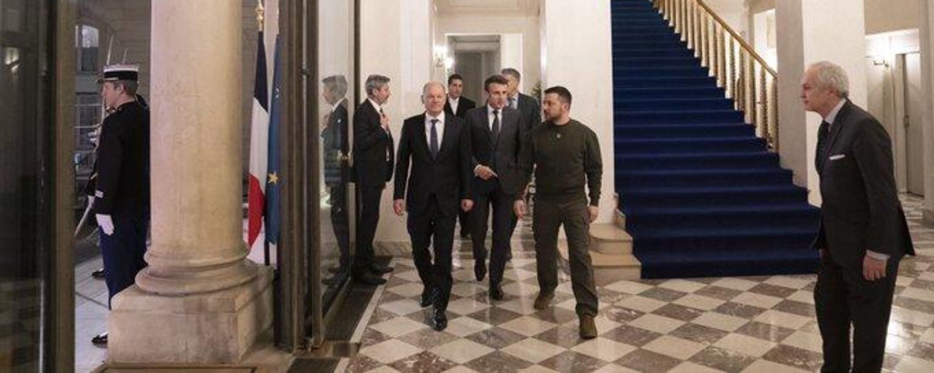 Fransa Cumhurbaşkanı Emmanuel Macron ile Almanya Başbakanı Olaf Scholz, Ukrayna Devlet Başkanı Vladimir Zelenskiy'i Paris'teki Elysee Saray'ında ağırlarken - Sputnik Türkiye, 1920, 09.02.2023