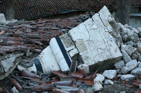 Kentin önemli simgelerinden olan ve 16. yüzyılda Memlükler tarafından inşa edilen Ulu Cami de tamamen yıkıldı. Hatay'ın merkez Antakya ilçesinde Kurtuluş Caddesi'nde bulunan, 16. yüzyılda yapıldığı bilinen tarihi Sarımiye Camisi de depremin yıkıcı etkisinden nasibini aldı.  - Sputnik Türkiye