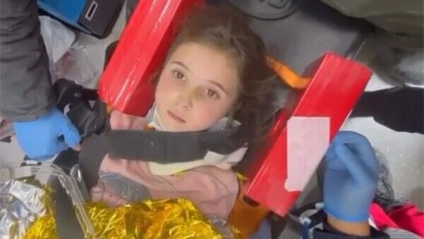 132. saatte kurtarılan 5 yaşındaki Şengül - Sputnik Türkiye