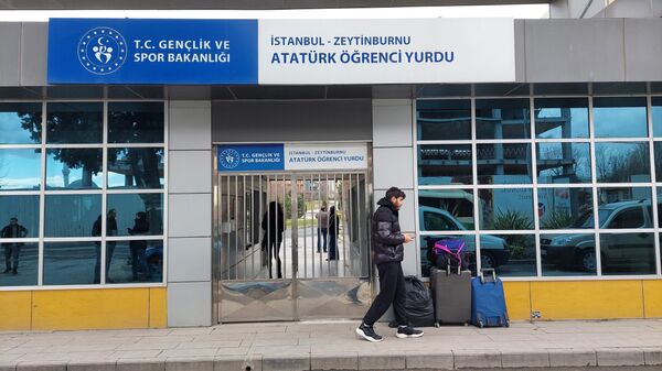 Öğrenciler yurtları boşaltmaya başladı - Sputnik Türkiye