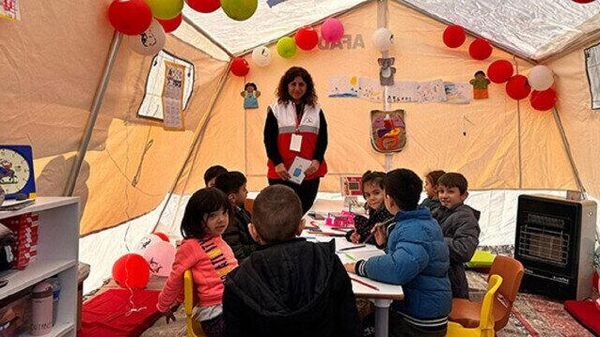 MEB'e bağlı 4 bin rehber öğretmen deprem bölgesindeki çocuklara destek sağlıyor - Sputnik Türkiye