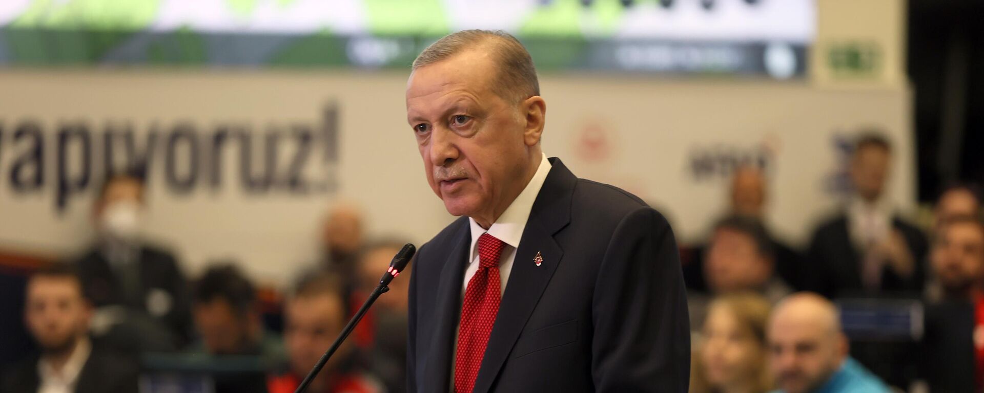 Cumhurbaşkanı Recep Tayyip Erdoğan, Kahramanmaraş merkezli depremlerin koordine edildiği AFAD Merkez Binası'ndaki Kabine Toplantısı'nın ardından açıklamalarda bulundu.  - Sputnik Türkiye, 1920, 14.02.2023