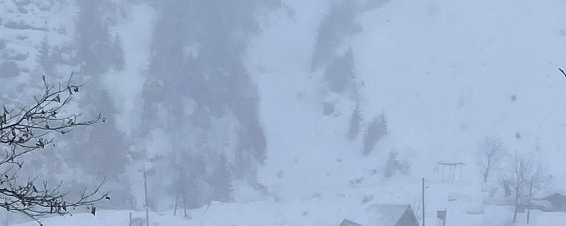 Ayder Yaylası'nda çığ düşmesi sonucu 3 bungalov ev zarar gördü - Sputnik Türkiye, 1920, 29.05.2025