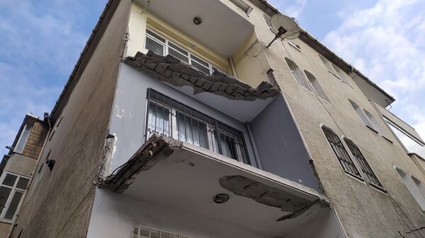 Küçükçekmece'de yıkılan balkon - Sputnik Türkiye