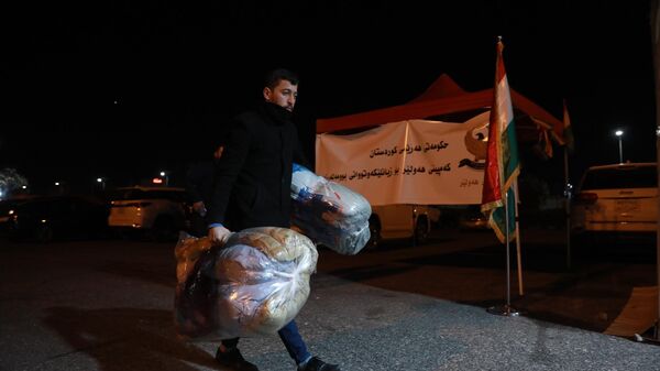 Irak Kürt Bölgesel Yönetimi (IKBY), Kahramanmaraş'taki depremlerden etkilenenler için yardım kampanyası düzenlendi. Kampanya kapsamında Erbil'de çok sayıda vatandaş, yardım merkezine bağışta bulundu. - Sputnik Türkiye