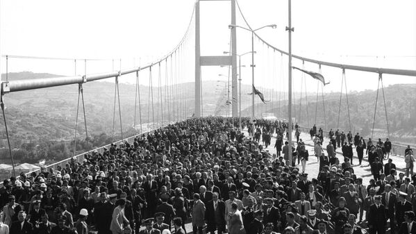 Temeli 50 yıl önce atılan 'Boğaziçi Köprüsü' - Sputnik Türkiye