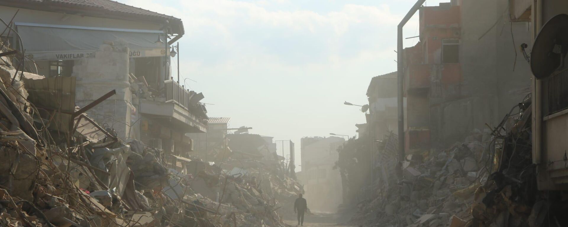 Hatay'da toz bulutları ve sessizlik hakim - Sputnik Türkiye, 1920, 02.03.2023