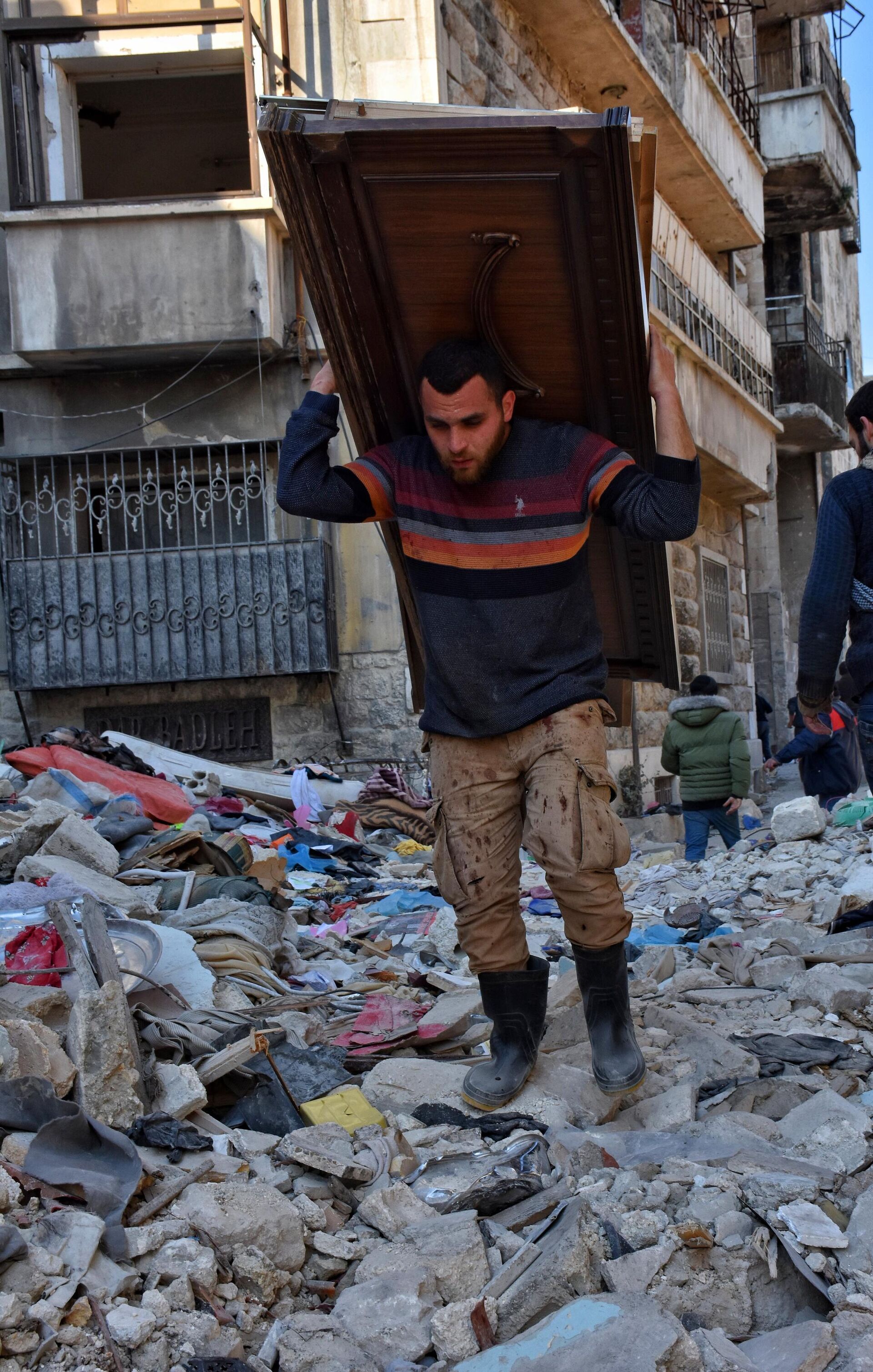 Deprem sonrası Halep: Yıkılan evler değil, bütün dünya  - Sputnik Türkiye, 1920, 22.02.2023