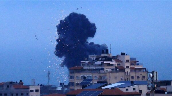 İsrail ordusu abluka altındaki Gazze Şeridi'nde bazı hedeflere hava saldırısı düzenlediğini açıkladı. - Sputnik Türkiye