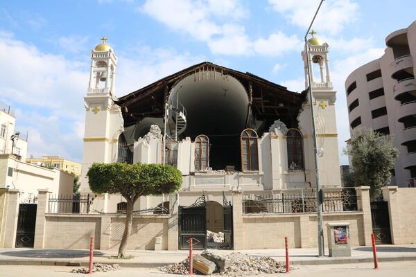 İskenderun Rum Ortodoks Kilisesi Fukara Vakfı’na ait olan ve depremlerden önce ibadete açık olan iki kilise de depremde hasar aldı. - Sputnik Türkiye