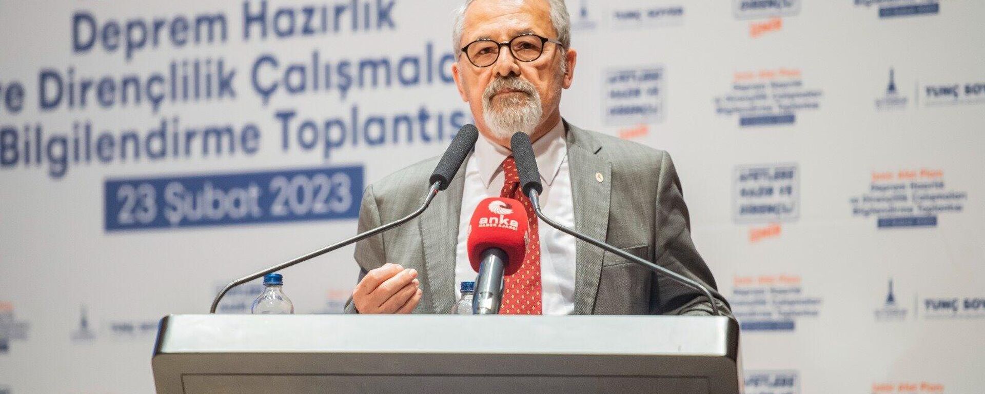 Bilim Akademisi Üyesi Yer Bilimci Prof. Dr. Naci Görür, İzmir Büyükşehir Belediyesi tarafından Ahmed Adnan Saygun Sanat Merkezi'nde düzenlenen İzmir Afet Planı-Deprem Hazırlık ve Dirençlilik Çalışmaları kapsamında düzenlenen toplantıya katılarak, konuşma yaptı.
 - Sputnik Türkiye, 1920, 03.03.2023