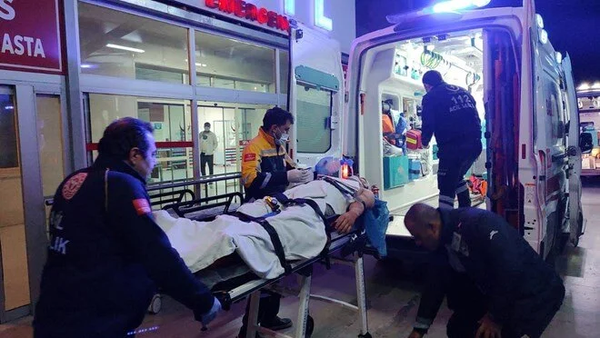 Adana'nın Feke ilçesinde, 3.7'lik depremin ardından madende oluşan göçüğün altında kalan bir kişi yaralandı. - Sputnik Türkiye