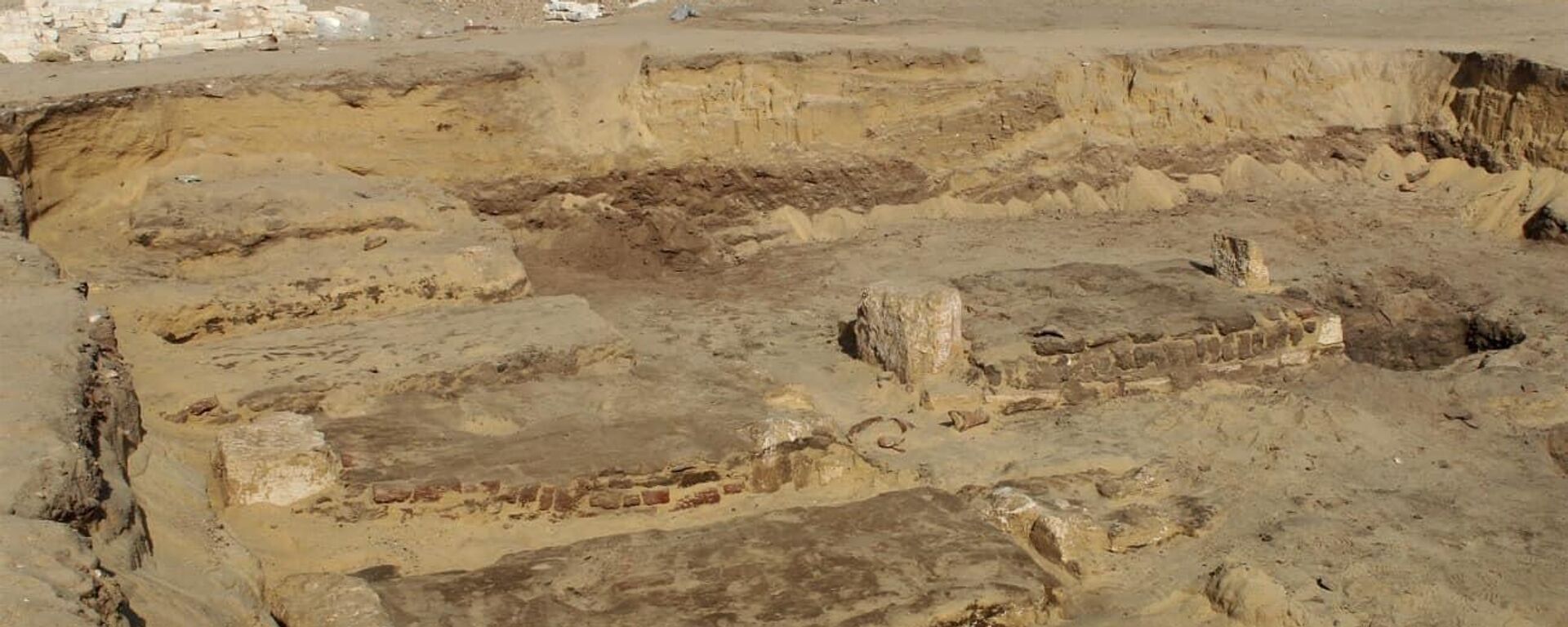  Mısır'ın orta kesimindeki Minye ilinde 2 bin yılı aşan farklı tarihi dönemlere ait 22 antik mezar bulunduğu bildirildi - Sputnik Türkiye, 1920, 25.02.2023