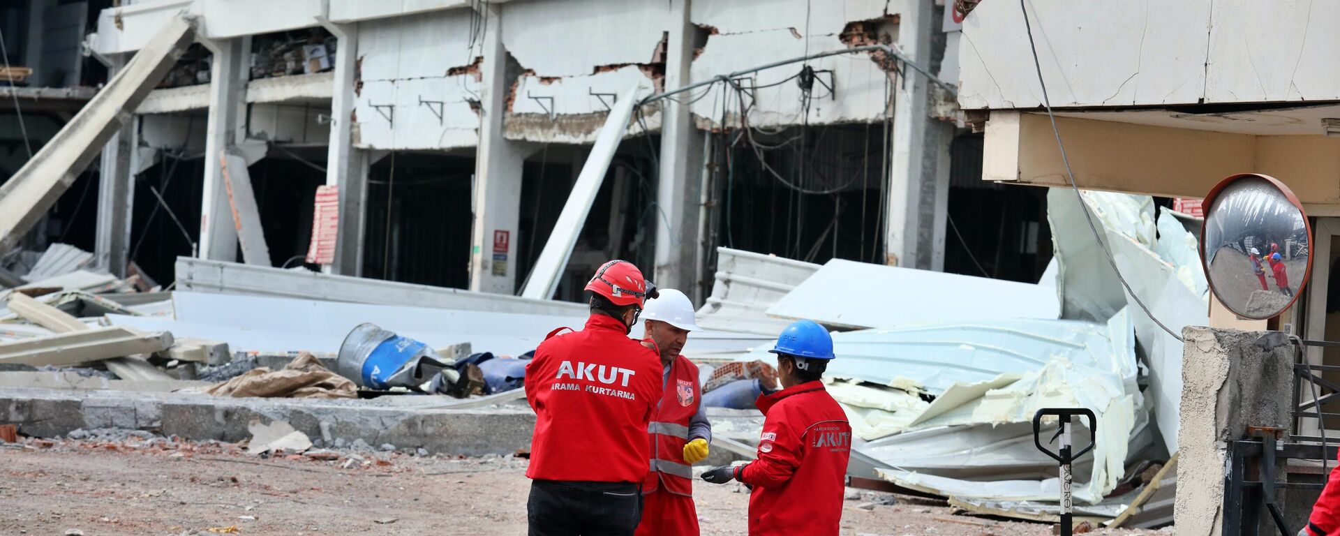 Malatya'daki 5.6'lık depremde Kahramanmaraş'ta fabrika çöktü: 1 ölü, 4 yaralı - Sputnik Türkiye, 1920, 27.02.2023
