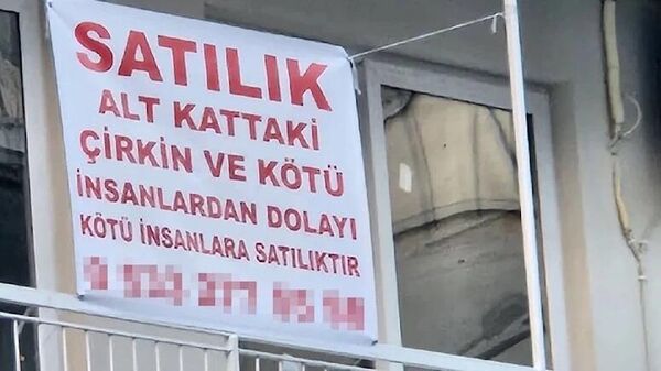 Komşusuna kızıp evini satılığa çıkaran ev sahibinin pankartı - Sputnik Türkiye