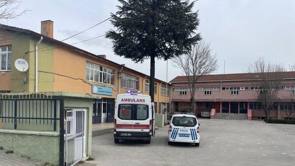Edirne'de ortaokulda okuyan kız öğrenci, 5 öğrenciyi bıçakla yaraladı - Sputnik Türkiye