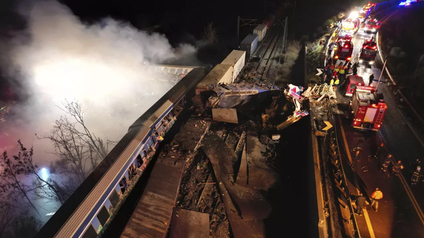 Yunanistan'ın Larissa kentinde iki tren çarpıştı. Söz konusu kazada ilk belirlemelere göre 16 kişi hayatını kaybetti, 85 kişi de yaralandı. - Sputnik Türkiye