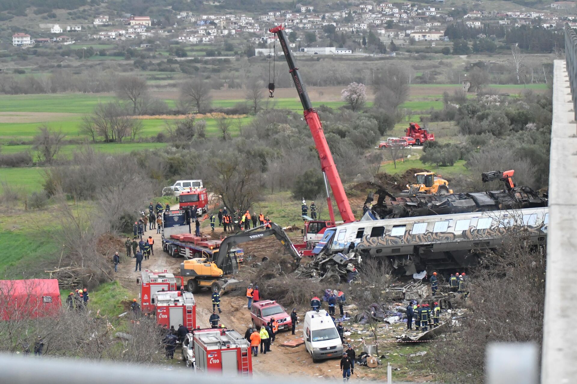 Yunanistan'da meydana gelen tren kazasında 32 kişinin yaşamını yitirdiği, 85 kişinin yaralandığı bildirildi. Yunan Devlet Televizyonu ERT’in haberine göre, Larisa kentinin kuzeyindeki Tempi bölgesinde yolcu treni ile yük treni çarpıştı. Kaza alanında arama kurtarma çalışmaları devam ediyor. - Sputnik Türkiye, 1920, 23.10.2025