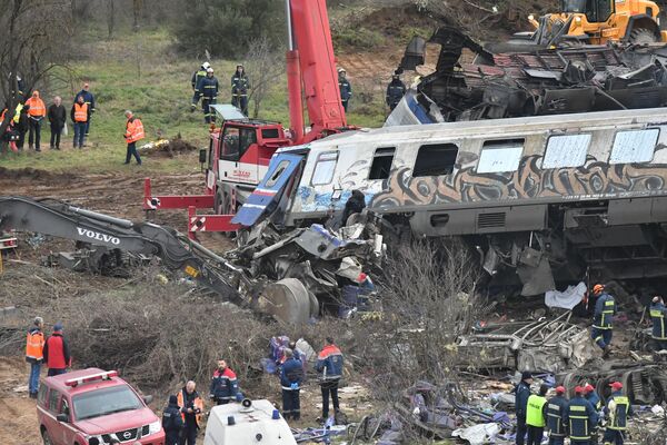 Kazayla ilgili nöbetçi istasyon şefi gözaltına alındı, demir yolu işletmecisi Hellenic Train şirketinin temsilcileri de ifade verdi. - Sputnik Türkiye
