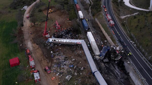 Yunanistan'ın Tempi bölgesinde yük treni ile yolcu treninin çarpışması sonucu hayatını kaybedenlerin sayısı 36'ya yükseldi. - Sputnik Türkiye