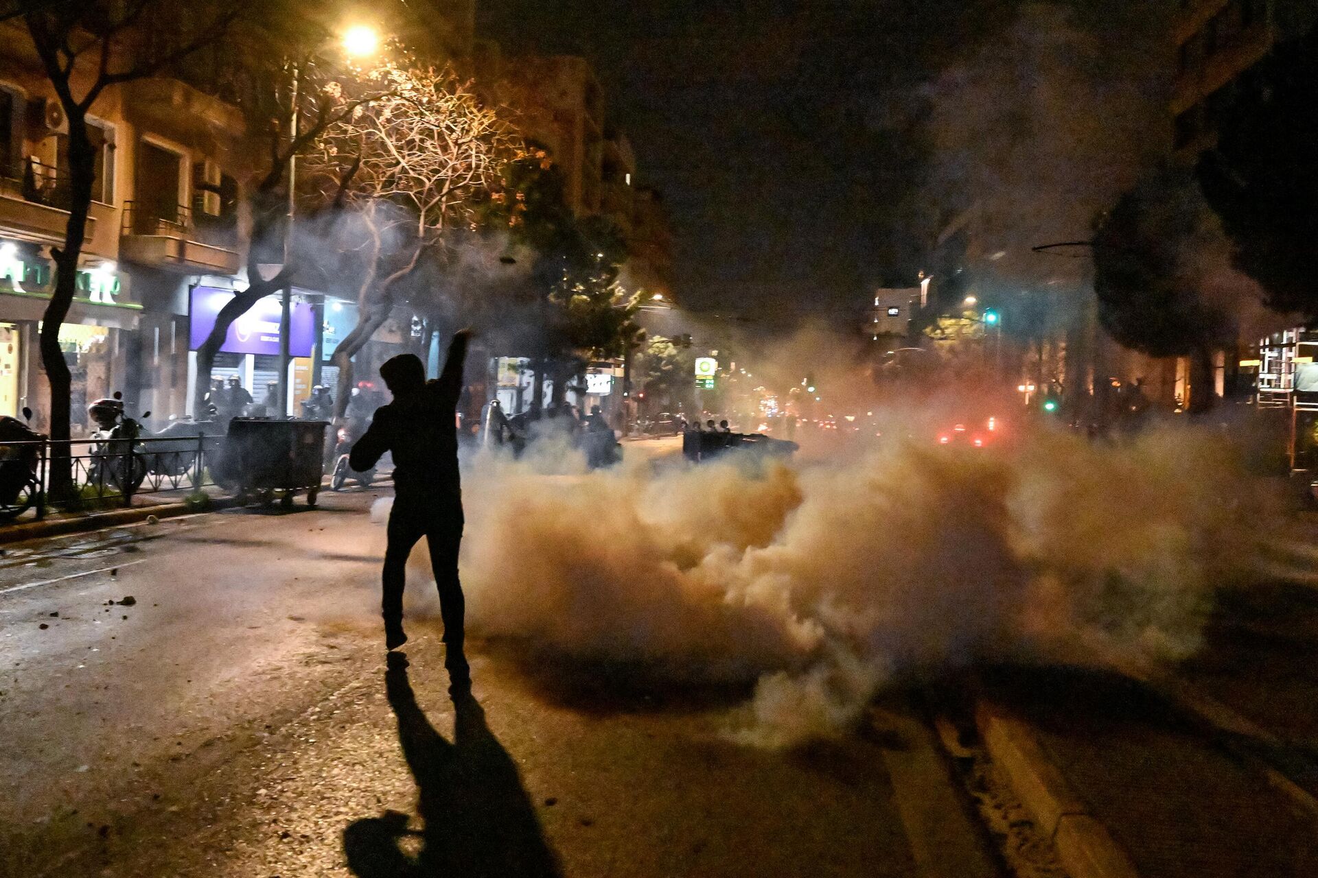 Yunanistan'ın başkenti Atina'da, tren kazasını protesto eden göstericiler ile polis arasında arbede yaşandı - Sputnik Türkiye, 1920, 01.03.2023